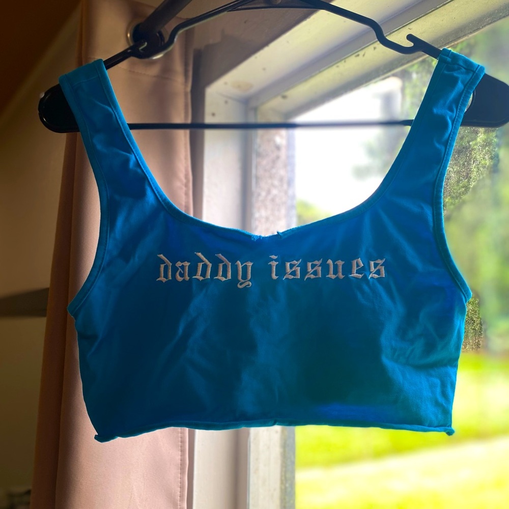 Daddy Issues 🦋 Old English super crop top Super Down S